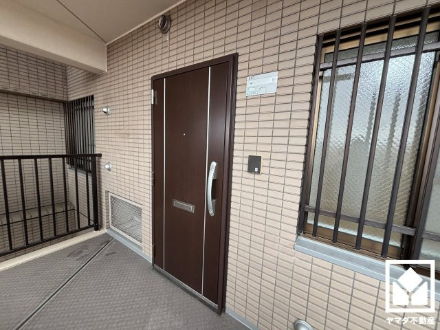 朝日プラザ伏見桂川の玄関