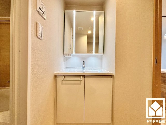 朝日プラザ伏見桂川の独立洗面台