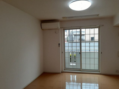 【居間・リビング】 | プロムナード高田Ｃ | こちらの居間で趣味の時間をお楽しみください