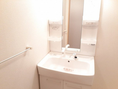 【洗面所】 | プロムナード高田Ｃ | 明るい洗面所です