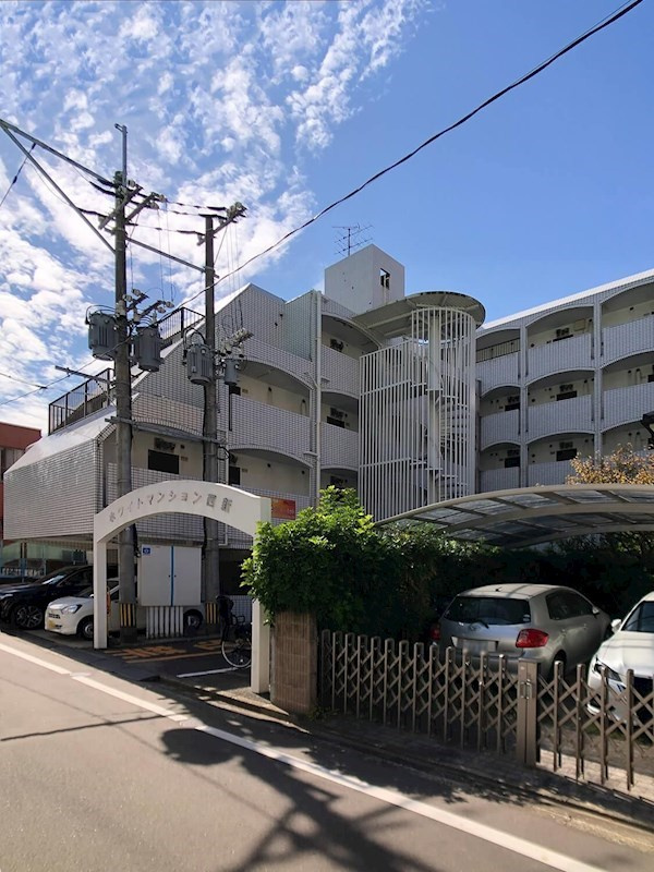 ホワイトマンション西新の外観
