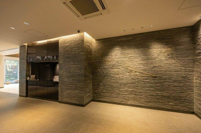 フロンティア新宿タワーのエントランス| 