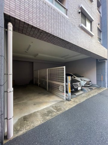 ラフィーネ博多駅前の駐車場|明るい洗面所です