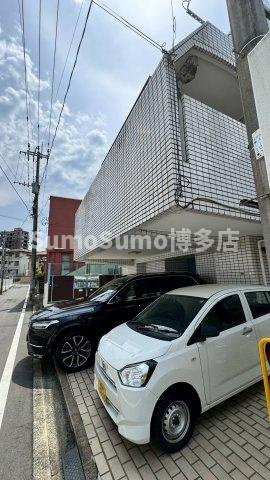 ホワイトマンション西新の駐車場|駐車場です