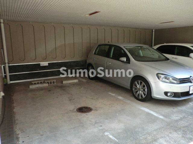 メイグレイス87の駐車場