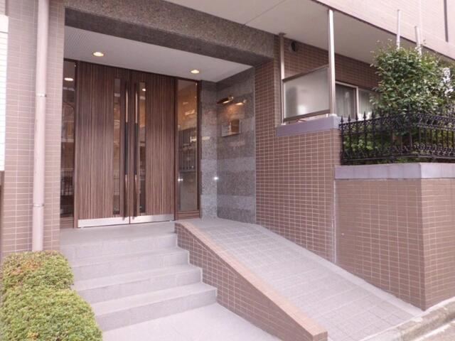 ラグジュアリーアパートメント目黒東山のエントランス