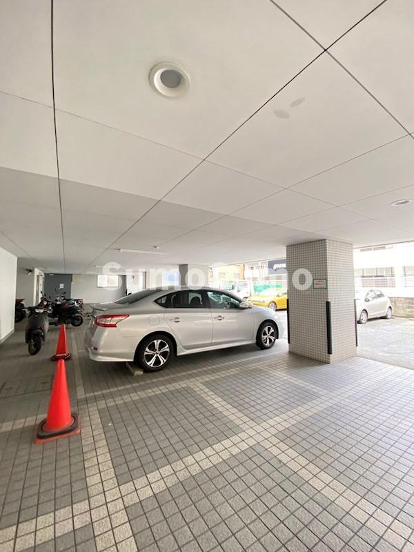 モントーレ天神の駐車場