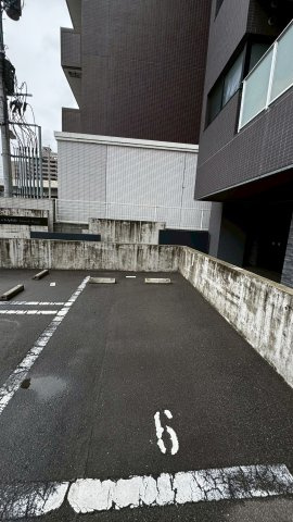 ラ・シルフィード博多駅南の駐車場