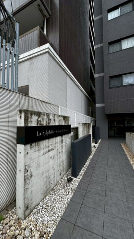 ラ・シルフィード博多駅南のエントランス