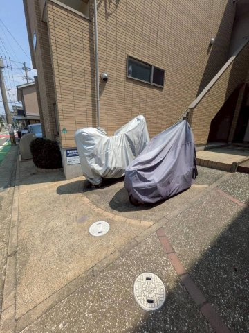 ラポート竹下の駐車場