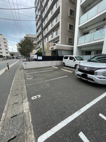 ラ グリシーヌの駐車場