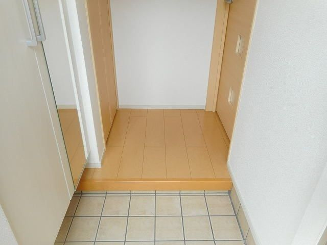 サニー　ヴィラの玄関|収納もある玄関です