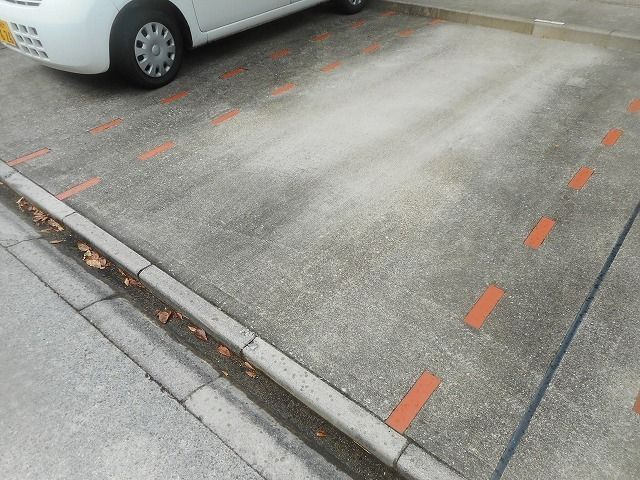 サニー　ヴィラの駐車場|駐車場に車を止められます