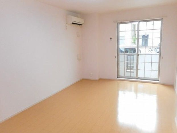 サニー　ヴィラの居間・リビング|こちらの居間で趣味の時間をお楽しみください