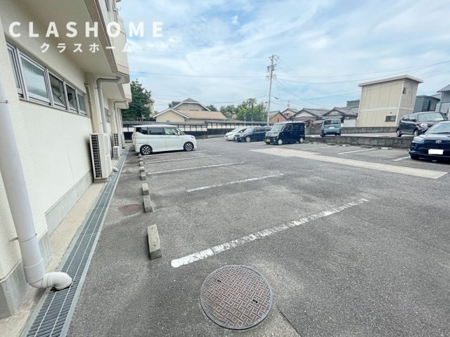 御幸レジデンスの駐車場