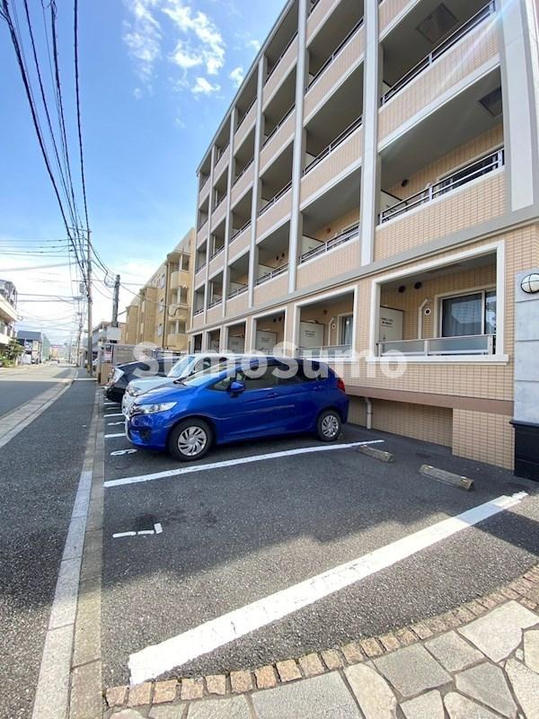 ラフィールド大橋の駐車場