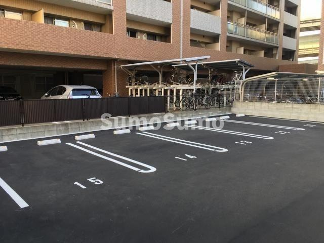 リヴィエールシャン豊の駐車場