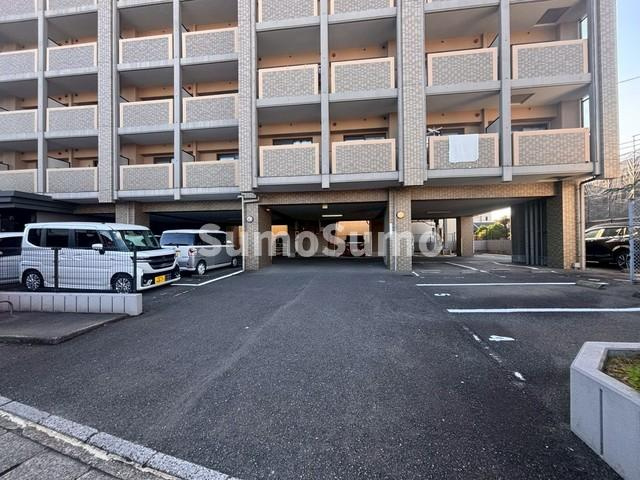 リーセント春町の駐車場