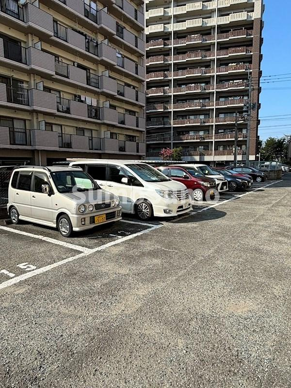 メゾン川上の駐車場