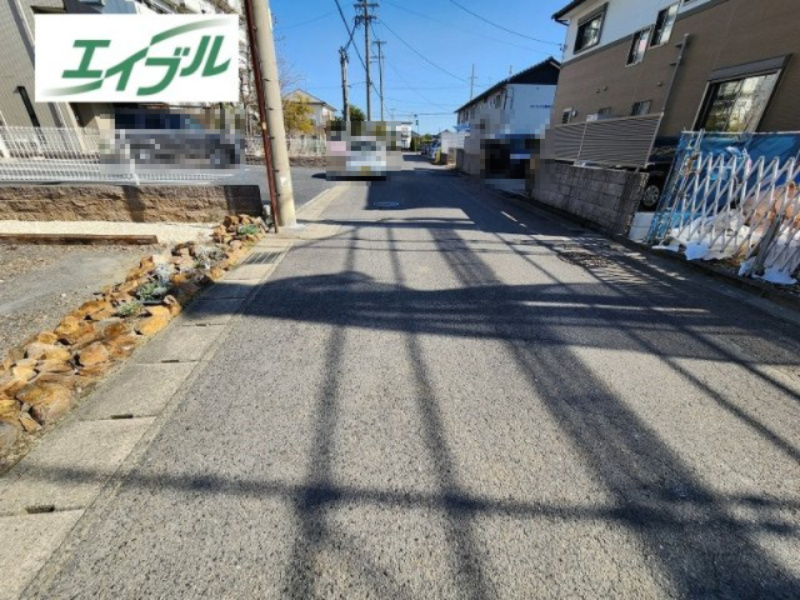小牧市大字北外山　新築戸建　A棟の前面道路含む現地写真