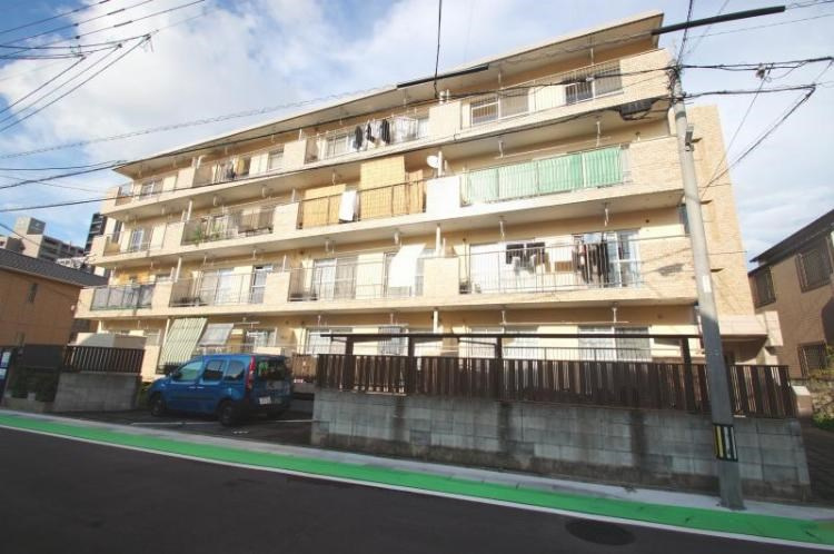 脇坂マンションの外観