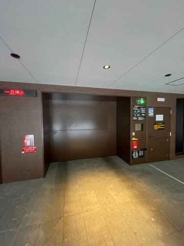 レーベン福岡天神ONE TOWERの駐車場