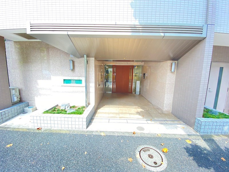 日神デュオステージ幡ケ谷のエントランス