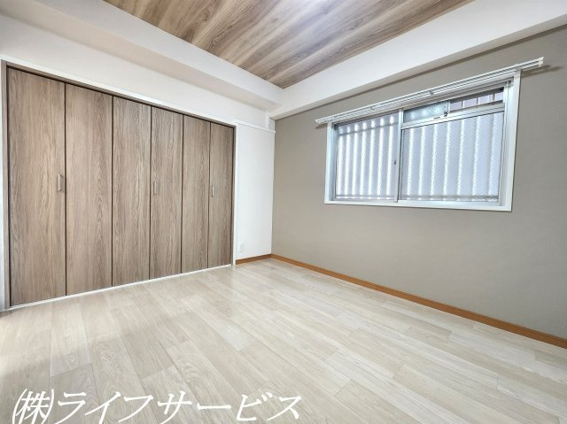 【洋室】 | メゾン第２新大阪 | 洋室7.0帖／クローゼット有！エアコンは新規設置です！
