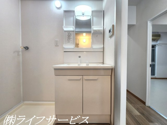 【洗面所】 | メゾン第２新大阪 | シャワー付洗面化粧台