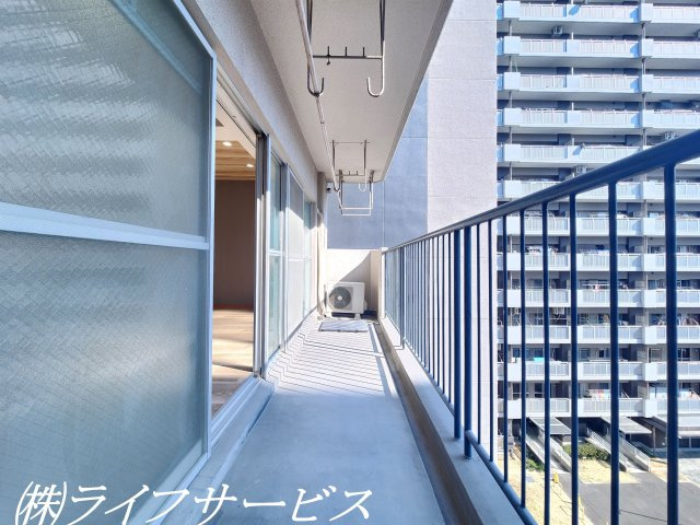 【バルコニー】 | メゾン第２新大阪 | 南向きのバルコニーは陽当り良好！
