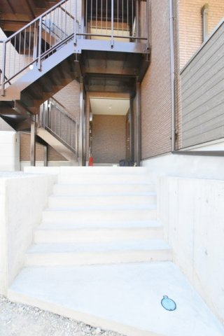 エルジュ港南台のエントランス