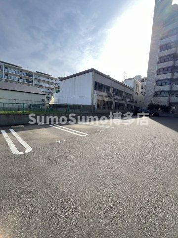 ルミエール箱崎駅前の駐車場|駐車場完備です