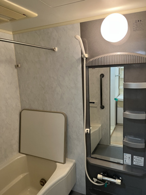 【浴室】 | アドニス・モリヤ