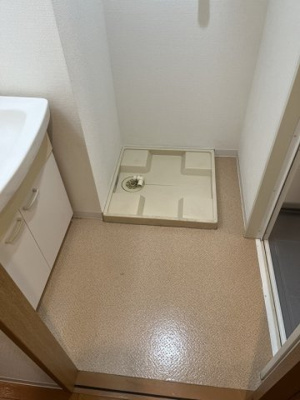  | アドニス・モリヤ