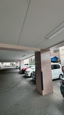 リム朋栄の駐車場