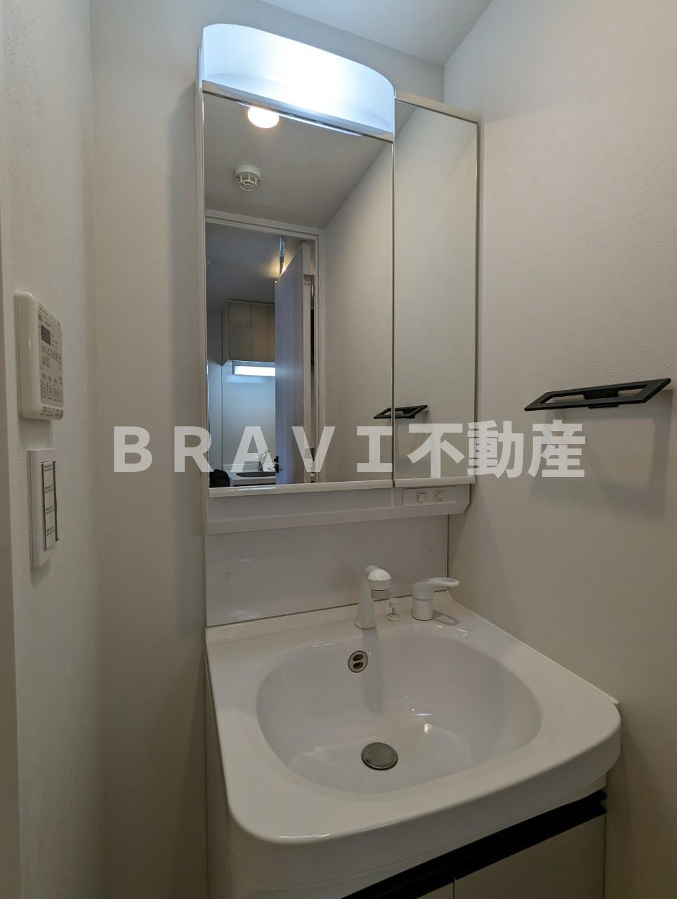 ディクス大阪城EASTレジデンス BRAVI不動産の独立洗面台