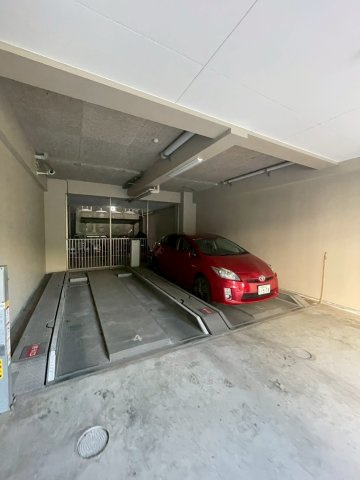 ローズモント・フレア六本松の駐車場
