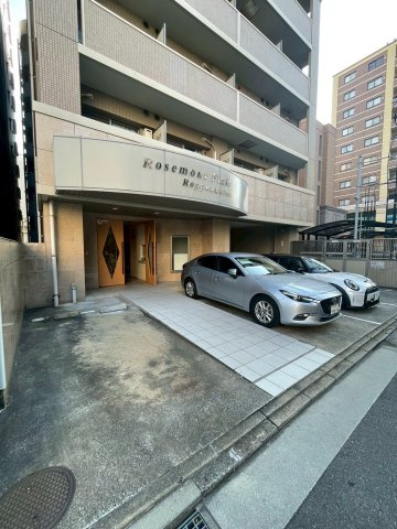 ローズモント・フレア六本松の駐車場