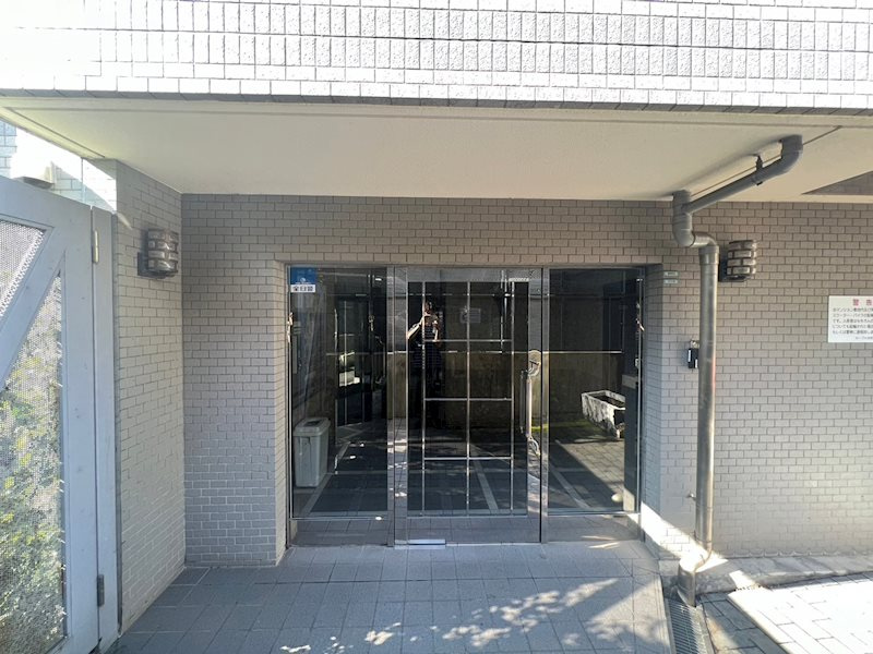 ルーブル池尻大橋のエントランス