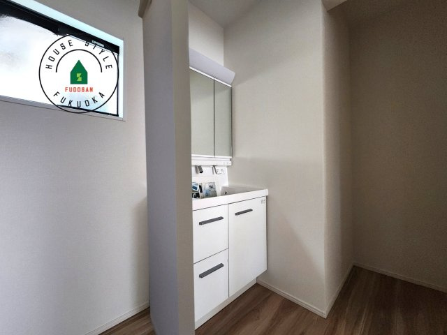 糸島市前原北４丁目第3-1棟（1号棟）の内観：施工例|ゆとりの洗面スペースで朝の身支度もスムーズに。暮らしを快適に変えるシャワー付洗面台です！