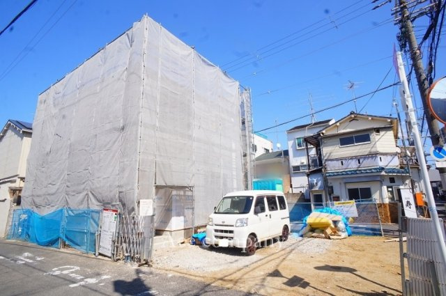 【外観】 | 東大阪市大蓮南1丁目 | 【駐車スペース3台分！三方道路！太陽光発電システム搭載☆耐震構造☆】ローン返済目安：月々約106155円（頭金0円、変動金利0.875％、返済期間40年、ボーナス払い無しで試算しています）