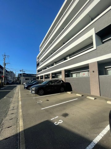 レトワール吉塚の駐車場