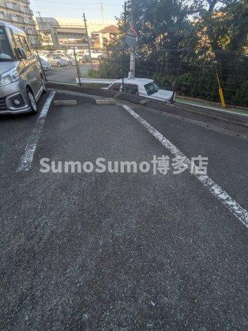 松岡コーポの駐車場