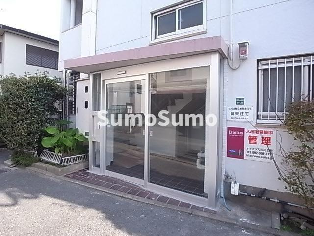昌栄マンションのエントランス
