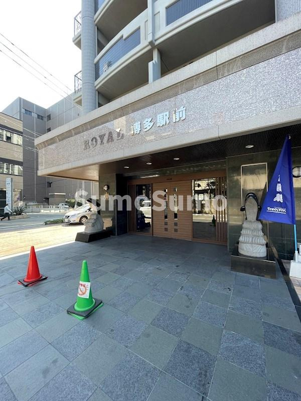 ロイヤル博多駅前のエントランス