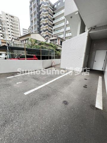 箱崎なつめビルの駐車場