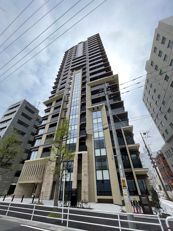 レーベン福岡天神ONE TOWERの外観