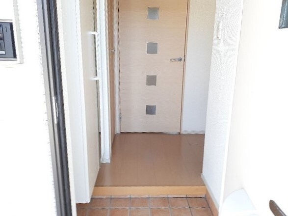 ノーブル港西　Ⅱの玄関|ゆったりとした玄関です