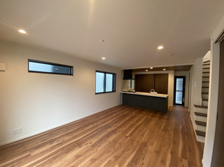 【居間・リビング】 | 世田谷区砧7丁目  2号棟 | 2面採光・南向き：LDK19帖