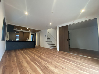 【居間・リビング】 | 世田谷区砧7丁目  2号棟 | LDK19帖別角度